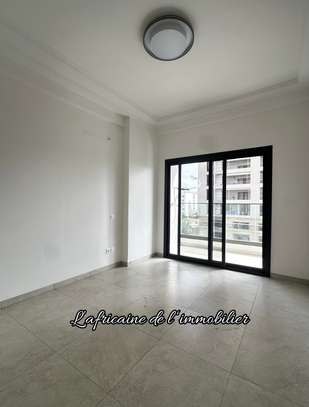 À LOUER – Magnifique Appartement F4 de Standing au Point E image 10
