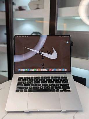MacBook pro touch bar 2019 core i9 RAM 16 ssd 1tera image 4
