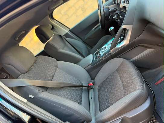 Peugeot 3008 SUV compact noir confort et style image 8