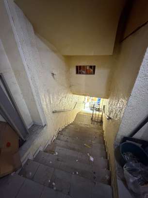 CHOWROOM A LOUER image 7