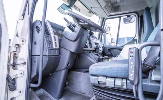 Camion frigorifique 10 tonnes image 6