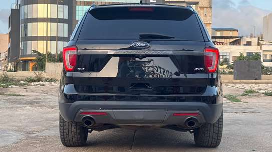 FORD EXPOLORER venant image 4