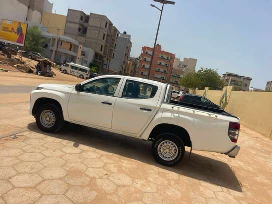 Mitsubishi L200 image 6