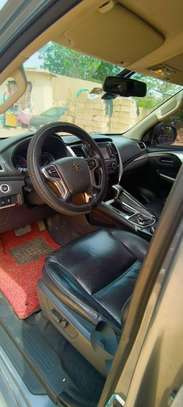 Mitsubishi pajero image 2