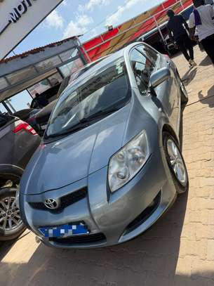 Toyota Auris image 2