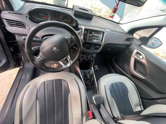 Peugeot 2008 image 2