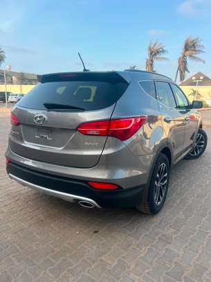 Hyundai Santafe 2016 image 8