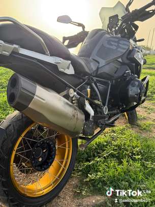 BMW R1250 GS 1250 cm³ noir mat moto d'aventure image 7