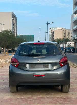 Peugeot 208 2016 image 2