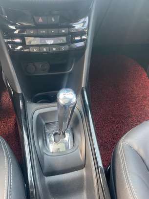 Peugeot 2008 2016 image 9