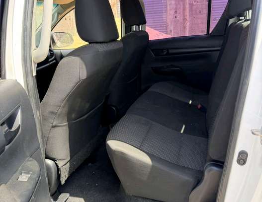 Toyota Hilux manuel diesel 2017 image 4