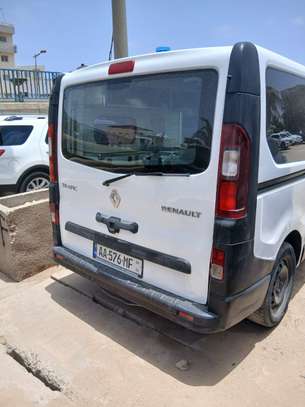 Ambulance Renault Trafic Année 2015 (URGENT) image 9