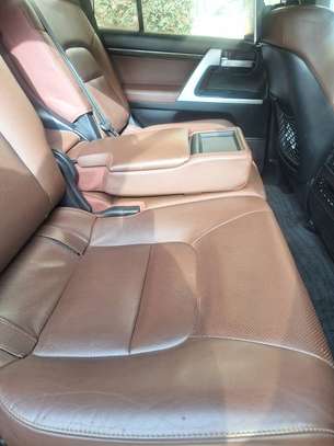 Location VIP : Toyota Land Cruiser V8 VXR 2022 image 2