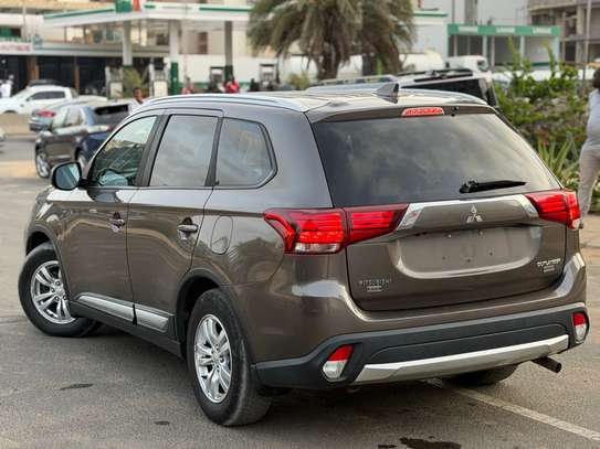 Mitsubishi outlander 2018 image 3