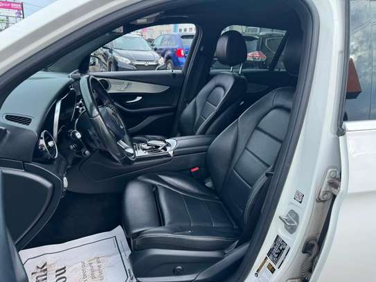 Mercedes Benz GLC 300 image 2