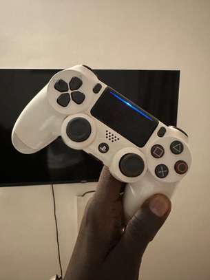 PS4 slim + 4 jeux image 4
