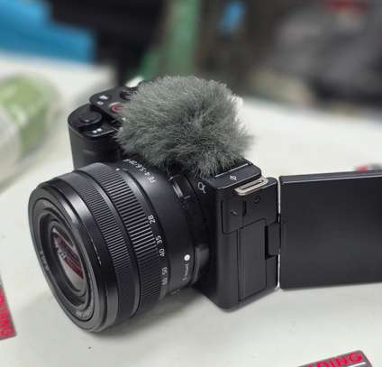 ZV-E10 + 16-50mm image 3