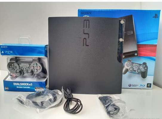PS3 Slim + 15jeux + 2manettes image 2