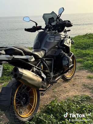BMW R1250 GS 1250 cm³ noir mat moto d'aventure image 9