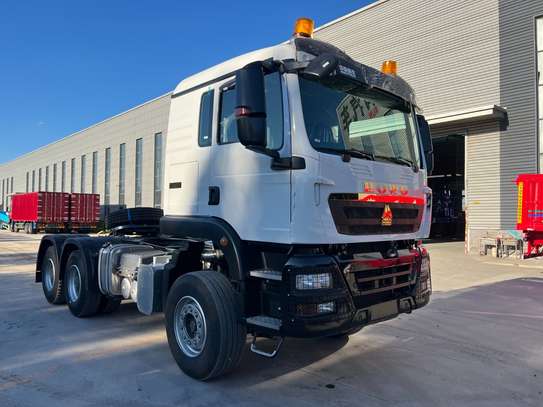 Camion tracteur Howo TX 6X4 Tractor image 4