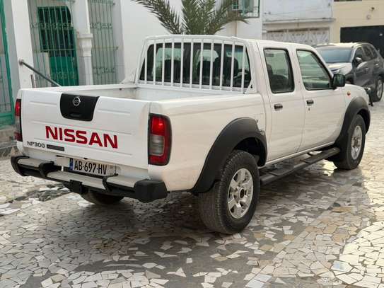 Nissan hardbody image 6