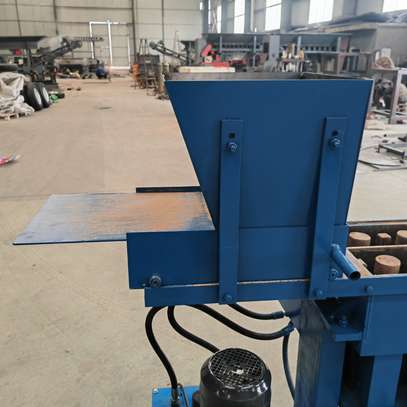 Machine a briques terre cuite image 3