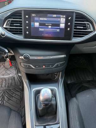 Peugeot 308 2016 image 6