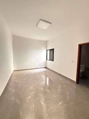 Villa R+1 à louer à Yoff onomo image 6