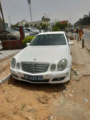 Mercedes Benz e220 image 6