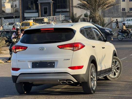 HYUNDAI TUCSON 2018 image 8