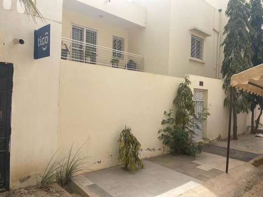 VILLA R+1 à Vendre  253 mètre carré Cité Al bazar Zac mbaw image 15