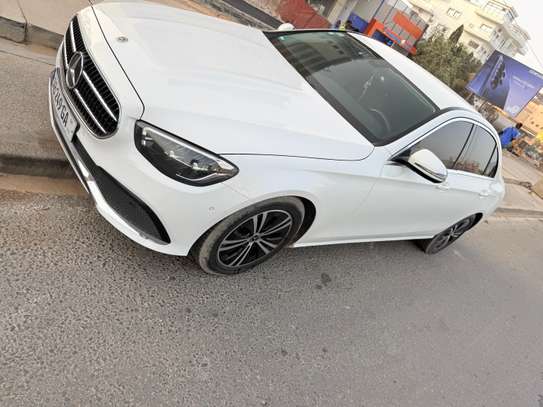 Mercedes class E 200 image 6
