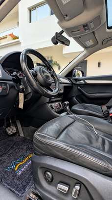 Audi Q3 Full Black 2019 image 5