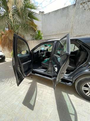 Toyota FORTUNER image 8