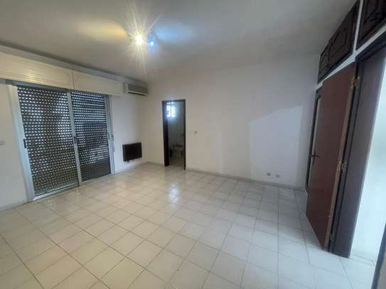 Appartement Vue Sur Mer à Louer à Fann Résidence image 8