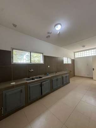 VILLA  R+1   A  LOUER  A FENETRE MERMOZ image 3