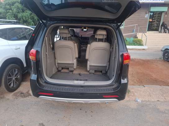 Kia Carnival 9 places image 2