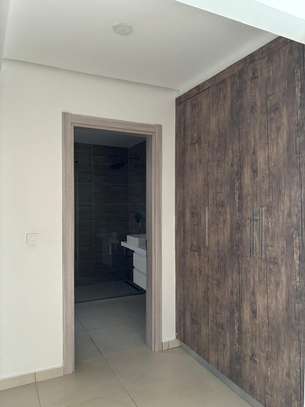 F4 à vendre au point e au 8 ème étage  208 m² image 8