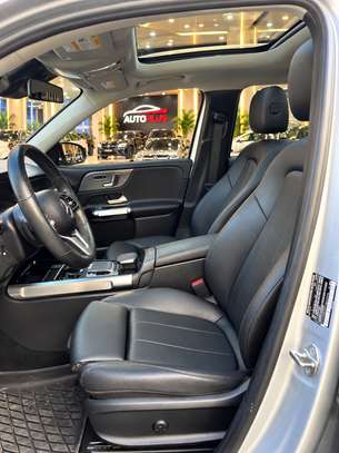Mercedes GLB250 2021 image 2