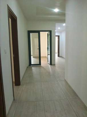Appartement F4 non meublé Point E parking, ascenseur image 13