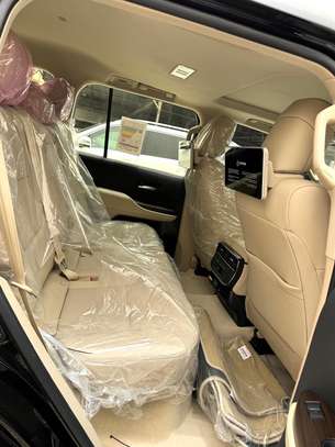 Toyota land cruiser LC300 image 10