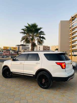 Location auto Ford Explorer 2018 4x4 image 6