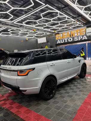 Range rover sport image 4
