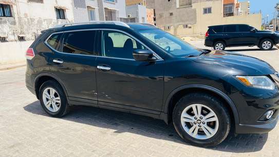 Nissan Rogue SUV noir polyvalent et spacieux image 4