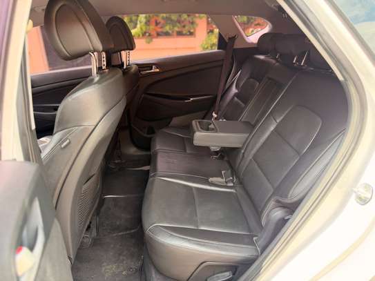Hyundai tucson image 6