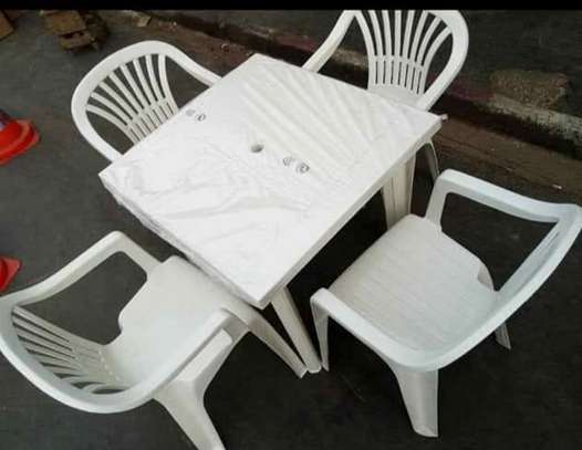 Ensemble jardin plastique blanc 4 chaises empilables image 2
