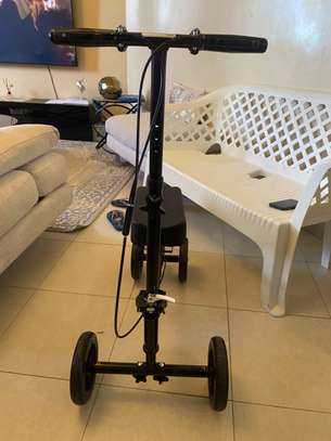Trottinette Médicale Orthopédique Genou COSYWILL Quasi Neuf image 4
