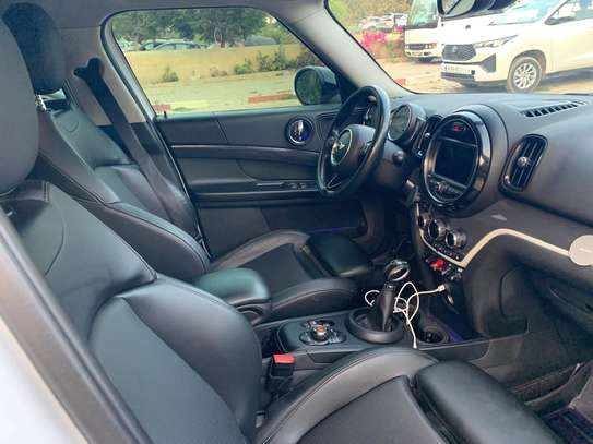 Mini Cooper Countrymane S image 8