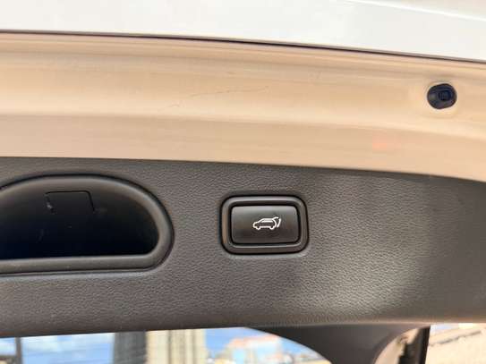 HYUNDAI TUCSON image 8
