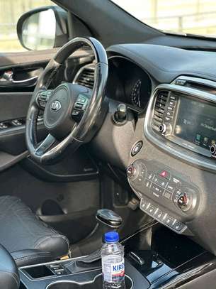 Kia Sorrento image 3